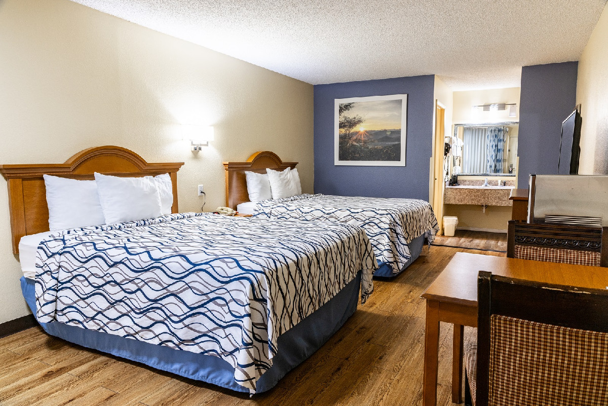 2 Queen Bed Non-Smoking