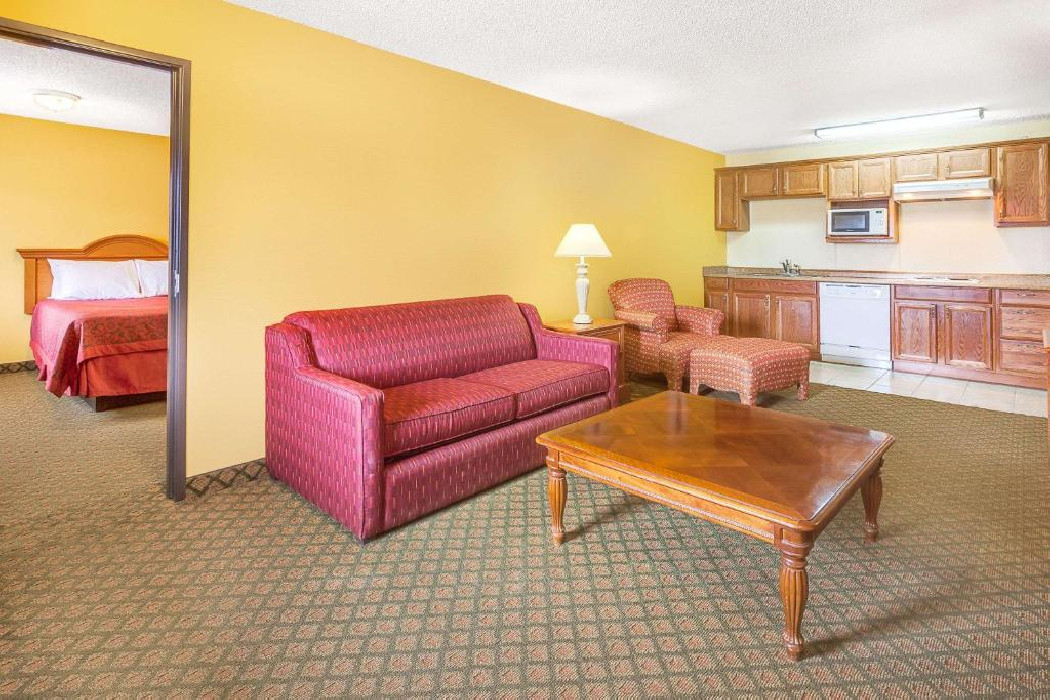 2 Queen Non-Smoking Handicap Studio Suite