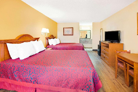 2 Queen Smoking Handicap Room